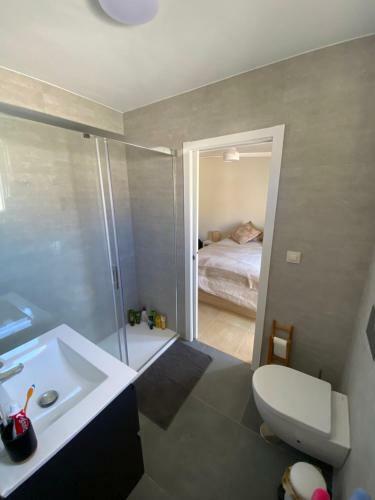 Spacious Family House Near Beach