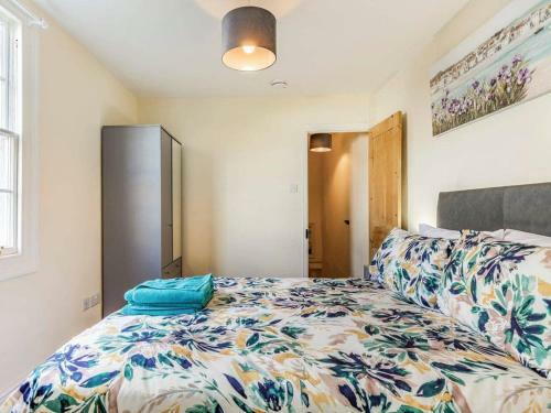 Lovely Villa 1 Double, 1 Double Sofa, 6 Single, And 1bunk Bed