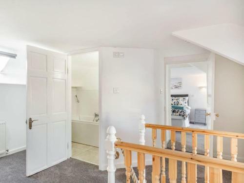 Lovely Villa 1 Double, 1 Double Sofa, 6 Single, And 1bunk Bed