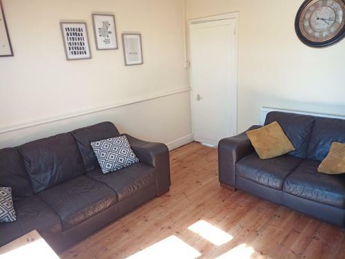 Character 2 Bedroom, 2 Bathroom Home With Garden.