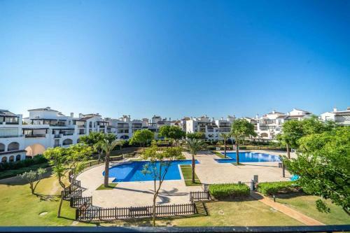 Modern Bright Two Bedroom Apartment With Pool Views - Co1022lt