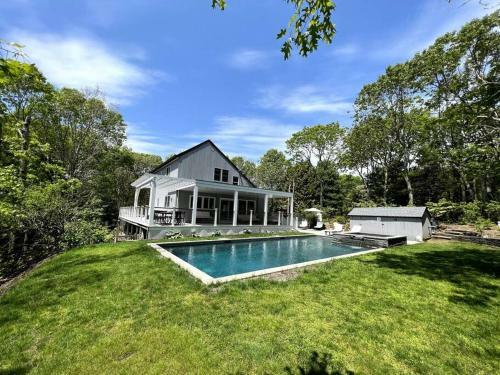 East Hampton Summer Home With Pool & Hot Tub