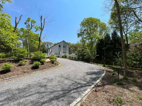 East Hampton Summer Home With Pool & Hot Tub