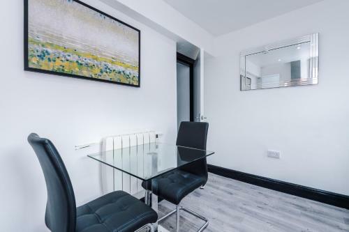 Studio Three, Clarendon Apartments