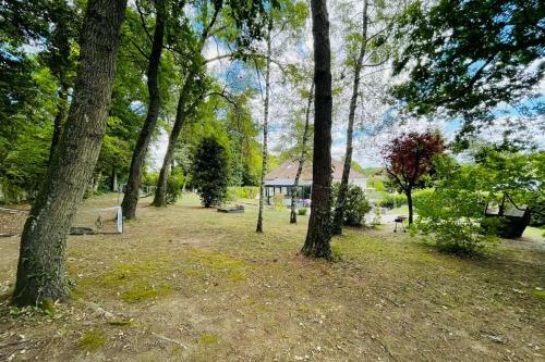 Large House 800 Meters From Tours In Lush Greenery