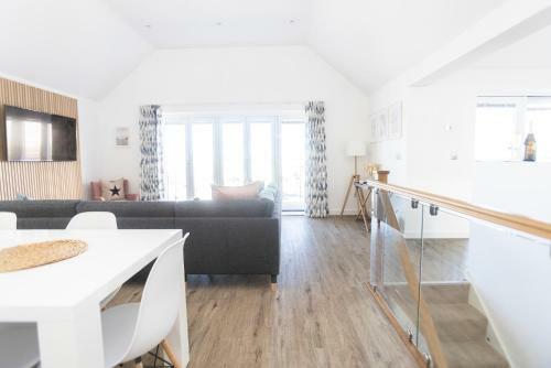 Villa Beside The Sea & Beach - Panoramic Sea Views