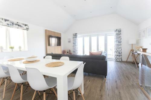 Villa Beside The Sea & Beach - Panoramic Sea Views