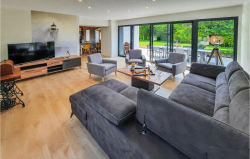 Nice Home In Kerlouan With Wifi And 5 Bedrooms