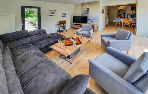 Nice Home In Kerlouan With Wifi And 5 Bedrooms