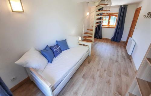 Nice Home In Kerlouan With Wifi And 5 Bedrooms
