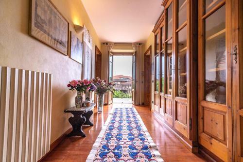 Hostal La Camera Con Vista Lago Al Secondo Piano Della Villa Isabella