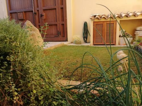 Casa Vacanza Indipendente Nel Centro Storico Di Teulada