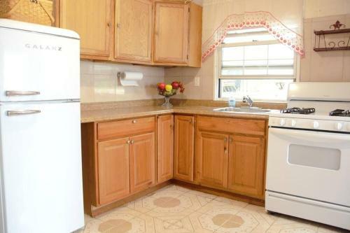 Pet Friendly Travelers Lounge W/ Indoor Fireplace