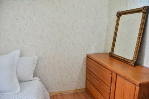 Pet Friendly Travelers Lounge W/ Indoor Fireplace