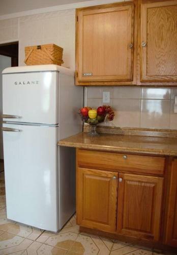 Pet Friendly Travelers Lounge W/ Indoor Fireplace
