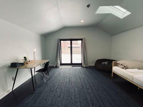 Beautifully Updated 5br Residence Near Uofr/museums/downtown