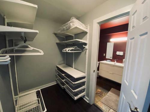 Beautifully Updated 5br Residence Near Uofr/museums/downtown