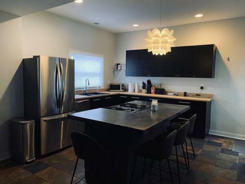 Beautifully Updated 5br Residence Near Uofr/museums/downtown