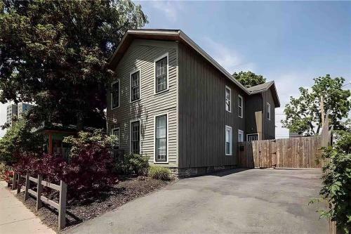 Beautifully Updated 5br Residence Near Uofr/museums/downtown
