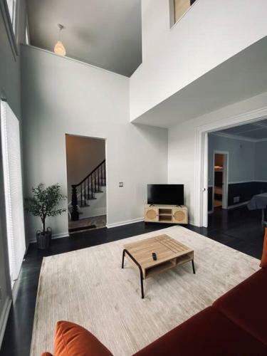 Beautifully Updated 5br Residence Near Uofr/museums/downtown