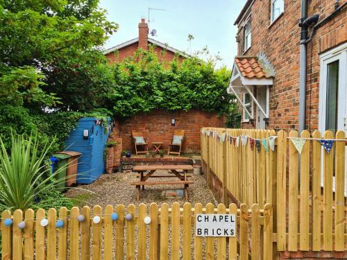 Chapel Bricks-cosy Rural Cottage Near Sandy Beach