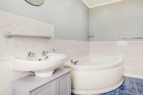 10 Waxholme Road