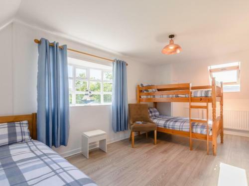 Waters Edge Apartment