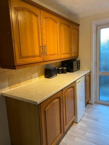 Dunfermline, 2 Bedroom Home With Free Parking