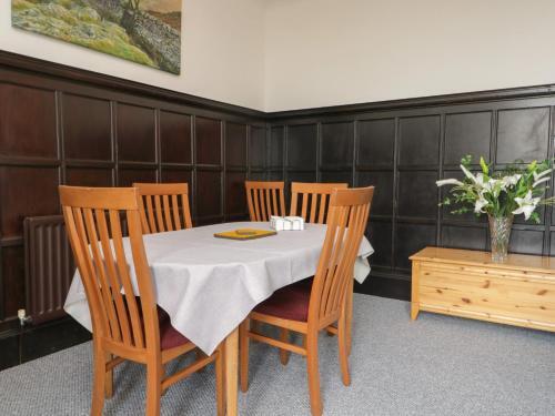 Low Lodge