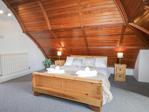 Low Lodge