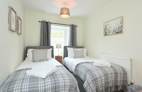 Dove Cottage - Sleeps 6 Near Cartmel
