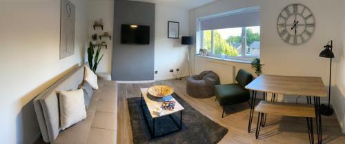 Newly Refurbished 2 Bed Apartment