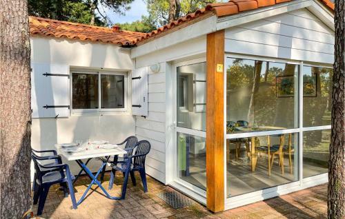 Nice Home In La Faute-sur-mer With 2 Bedrooms