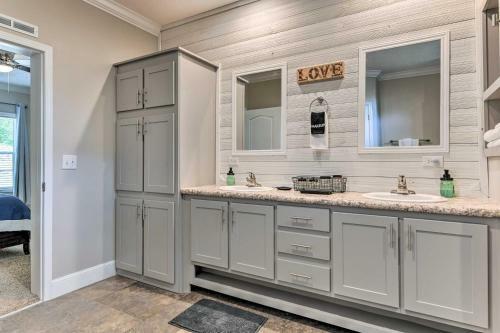 Spacious Blue Ridge Abode With Private Pond!
