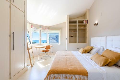 Calahonda Del Sol - Front Line Apartment With Sea View