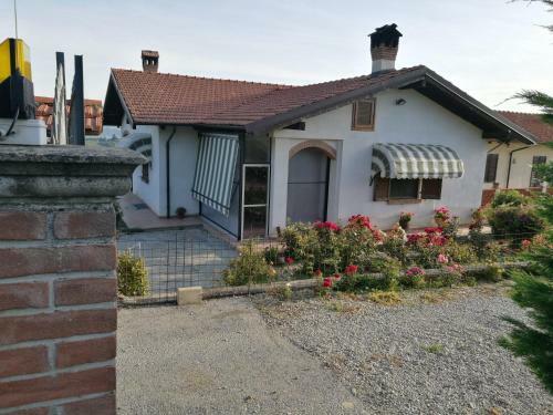 A 2,5 Km Dal Centro Di Alba Con Vista Sulle Langhe