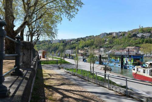 Apartamento Studio Sur Peniche, Le Cormoran, Bord de Saone A Lyon
