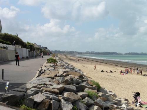 Comfortable Holiday Villa, 50m From The Sea