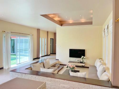 Hugo Villa (3-bedroom Pool Villa + Rooftop)