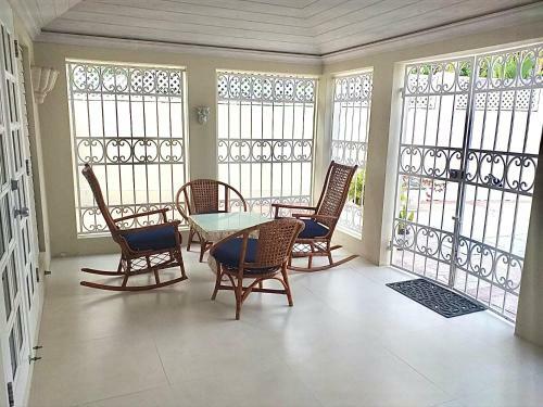 Beautiful 4-bed House With Stunning Sea Views