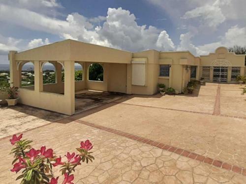 Beautiful 4-bed House With Stunning Sea Views