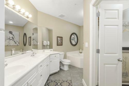 Condo On Bay With Boat Launch And Multiple Pools