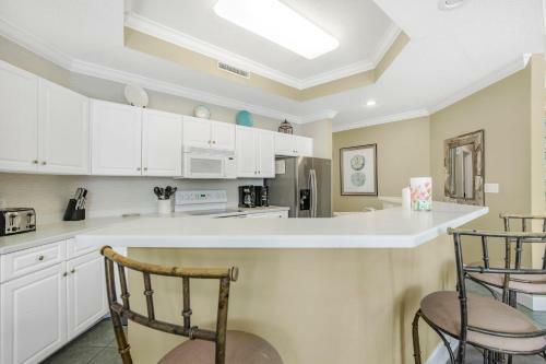 Condo On Bay With Boat Launch And Multiple Pools