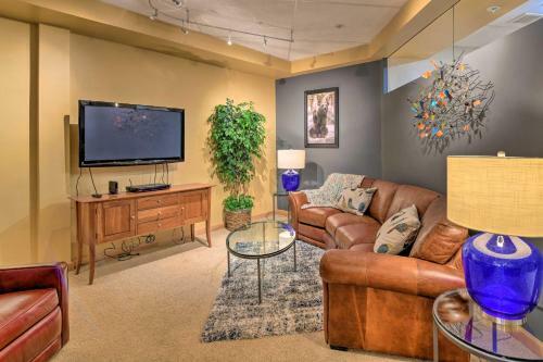 Apartamento Idyllic Dtwn Anchorage Condo With Fireplace!