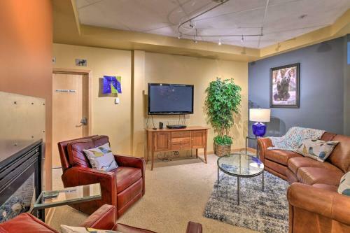 Apartamento Idyllic Dtwn Anchorage Condo With Fireplace!