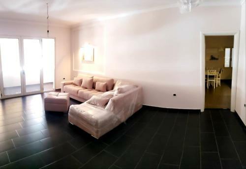Dhamo?s Sweets Apartment