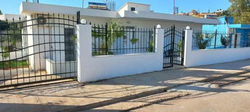 Hostal Arjan Dyli Guesthouse