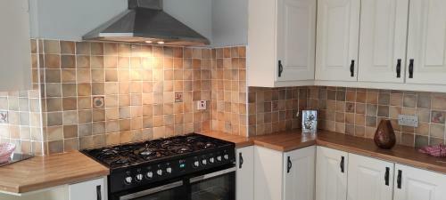 Luxurious 3-bed House, Sleeps 6 And Only 2 Mins To Beach