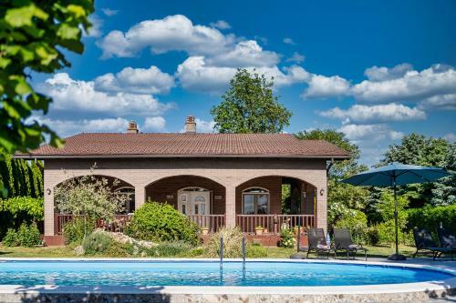Pool House ?enej Villa Viko