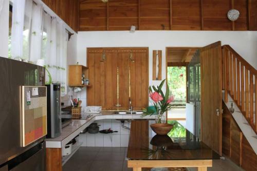Casa Villa Jade - 10km De R�o Celeste